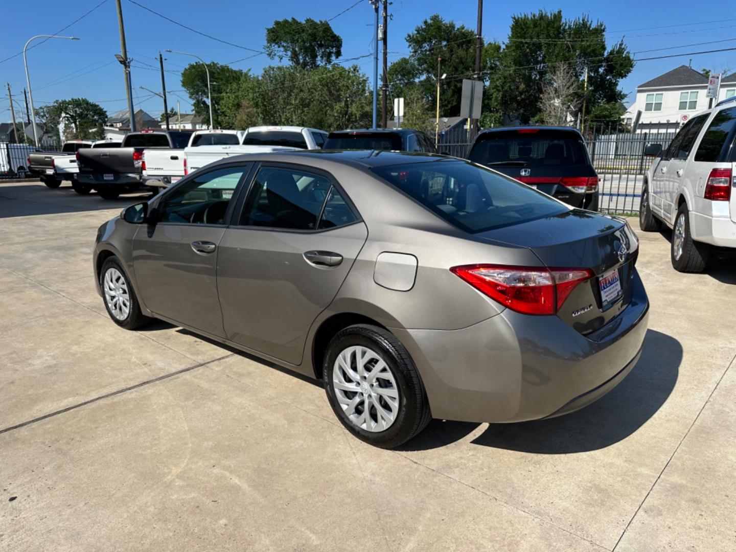 2019 Brown /Gray Toyota Corolla LE (5YFBURHE2KP) with an 1.8L engine, Automatic transmission, located at 1501 West 15th St., Houston, 77008, (713) 869-2925, 29.797941, -95.411789 - Photo#3